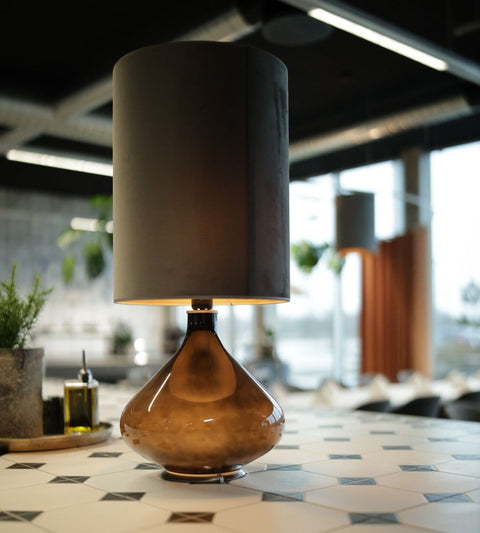 Flavia bordlampe Negra | Opera Velvet Antracite